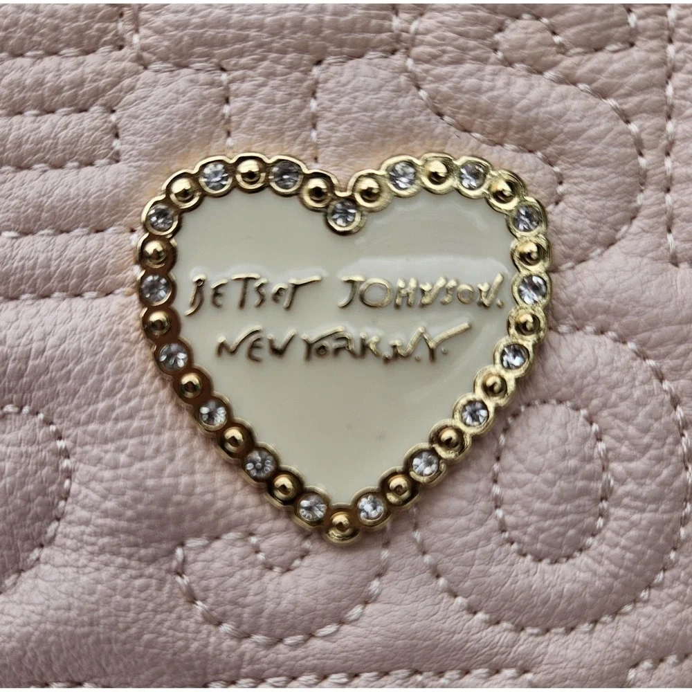Betsey Johnson Makeup Bag Pink Gray Quilted Heart Wristlet Travel Bag Zip Pouch